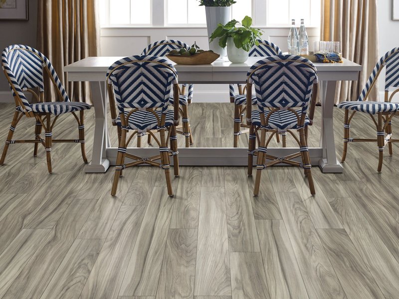 Dining room with laminate floor from Specialized Floor Coverings in Dundas